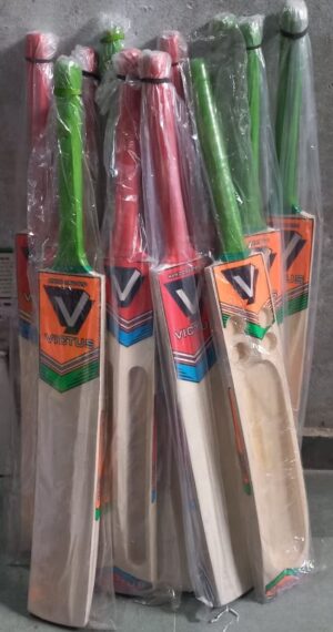 __CRICKET WOODEN BAT SCOOP MRP RS 750