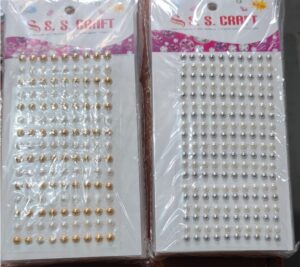 __CRYSTAL STICKER GOLDEN SILVER + WHITE MRP RS 30 (DOMS STAND)