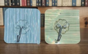 _STICKY HOOK GOLDEN/SILVER MRP RS 15 (BOX NO.14)