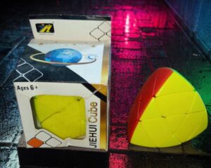 _JIEHUI CUBE /CURVED TRIANGLE CUBE MRP RS 285 RACK C4