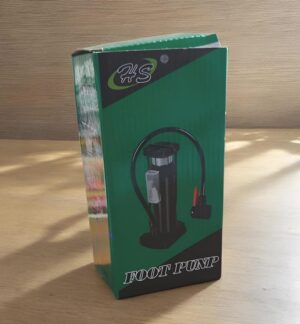 Box packaging for an HS foot pump, displaying a black cylindrical pump with a hose and red nozzle on a green background.